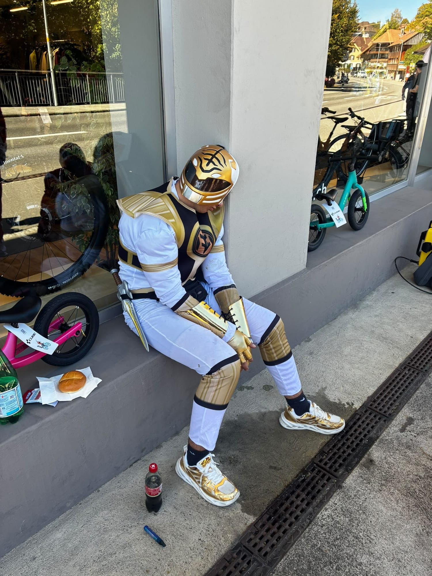 Der weisse Ranger macht Pause am Strassenrand